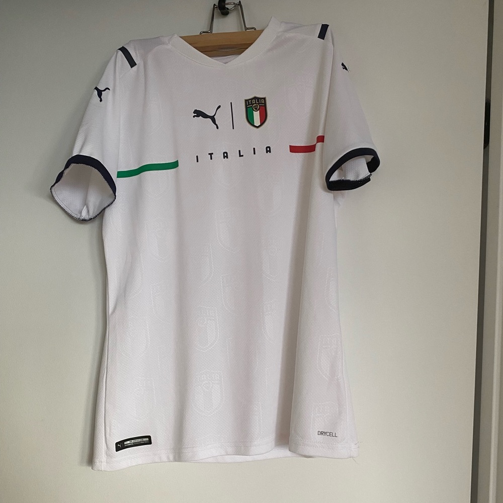 Italia women soccer jersey made by Puma, size M